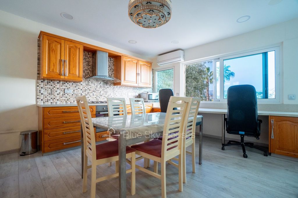 Property photo 3 of 46