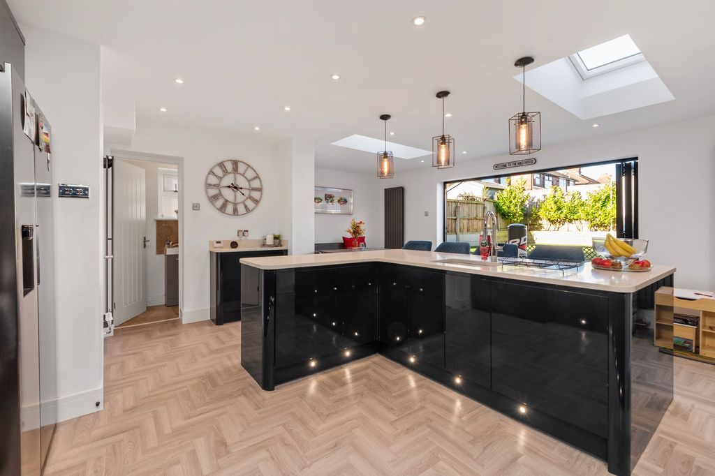 Property photo 2 of 34