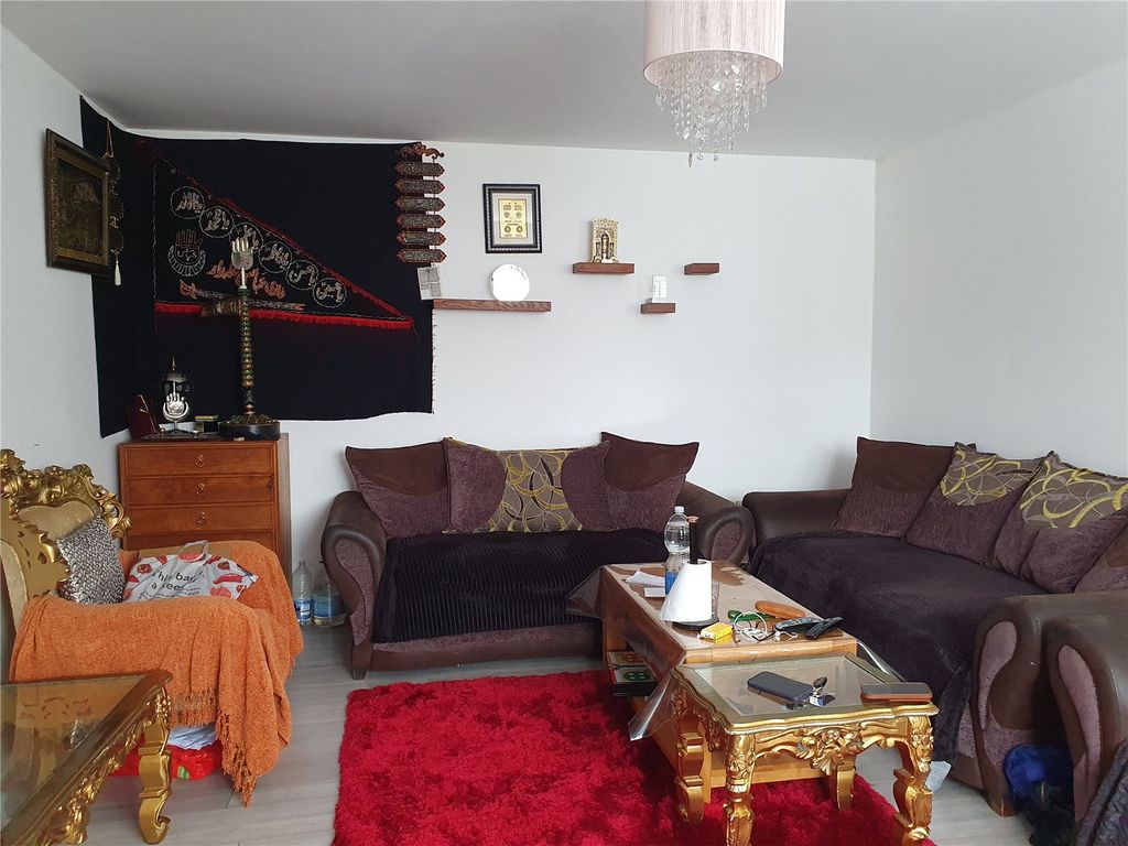 Property photo 2 of 6 Lounge