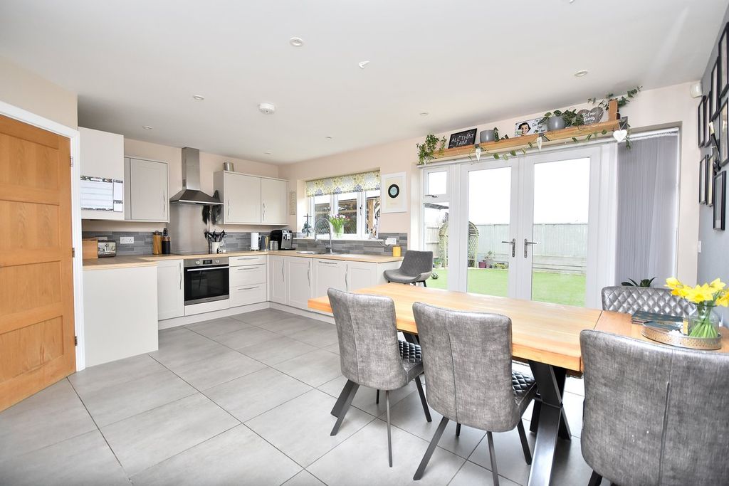 Property photo 2 of 21