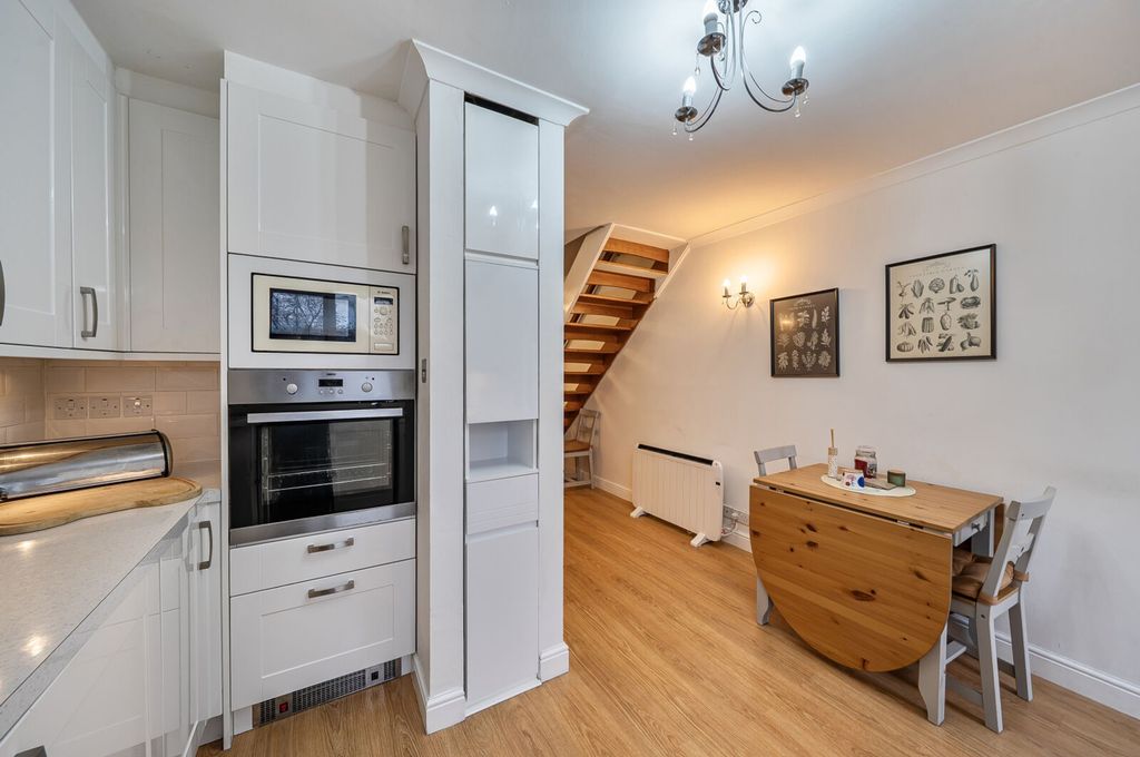 Property photo 2 of 23