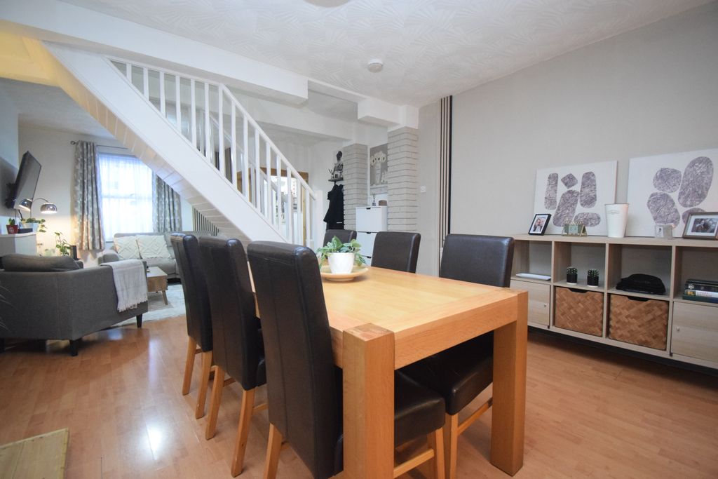 Property photo 3 of 16 Dining Area