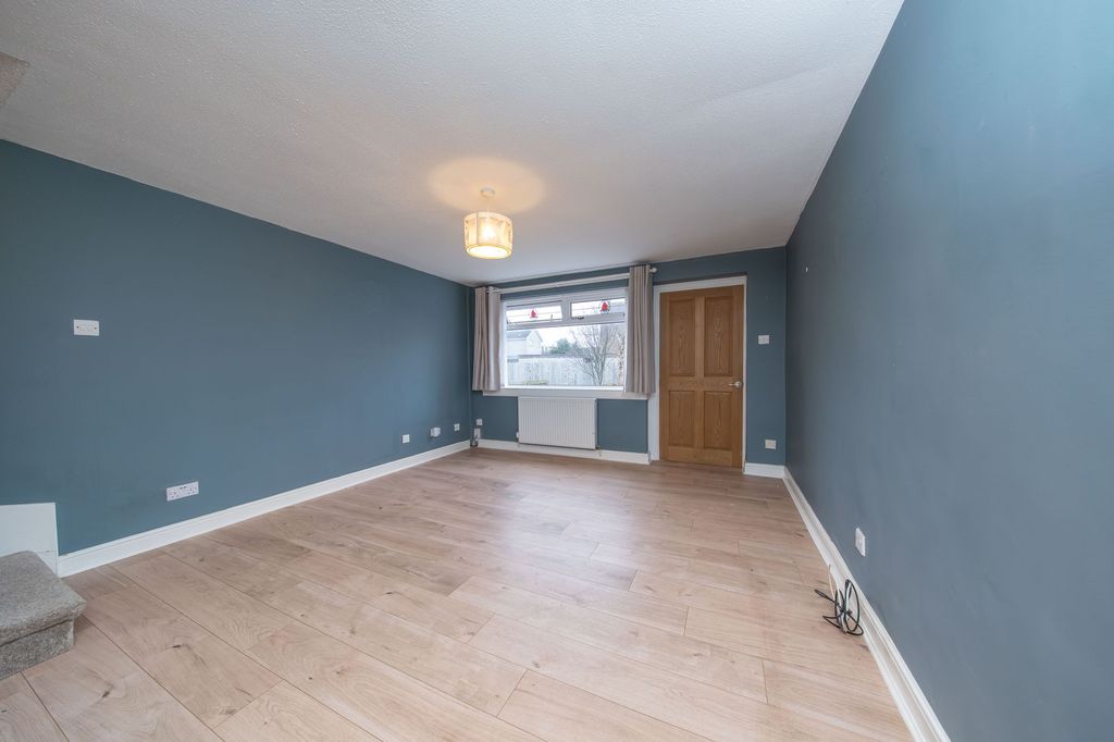 Property photo 2 of 30 Lounge