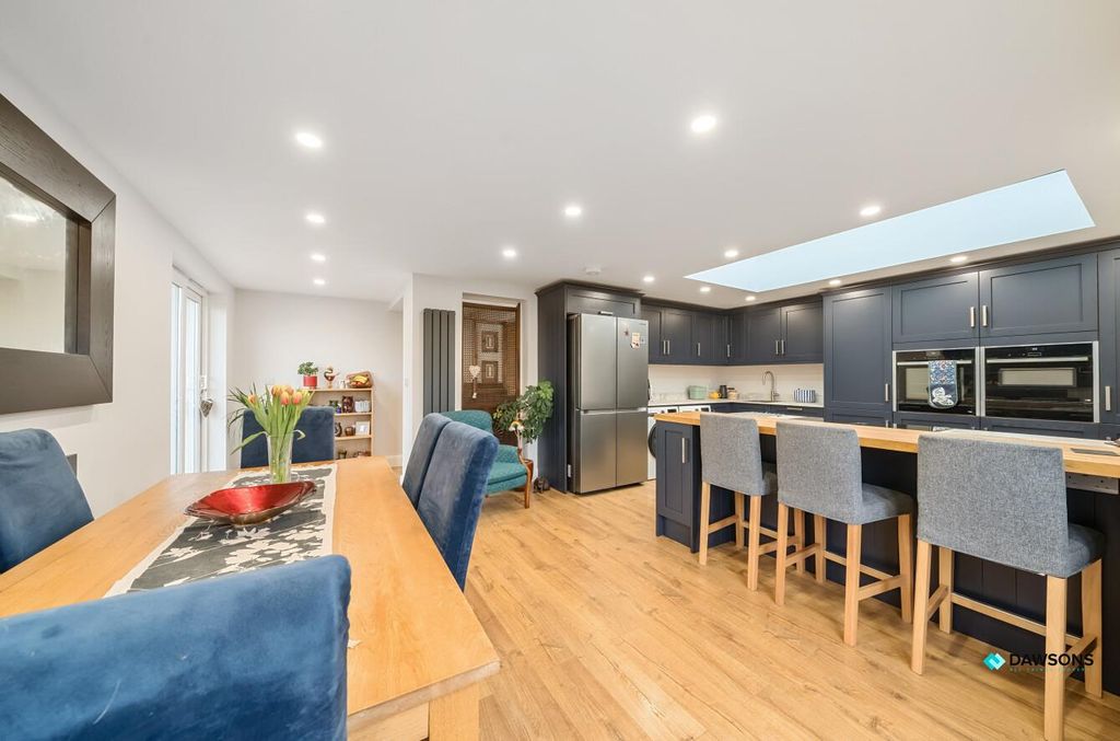 Property photo 3 of 49 64B94Ad3-B8Ff-4A78-Bb01-55Df270d1d0B.Jpg