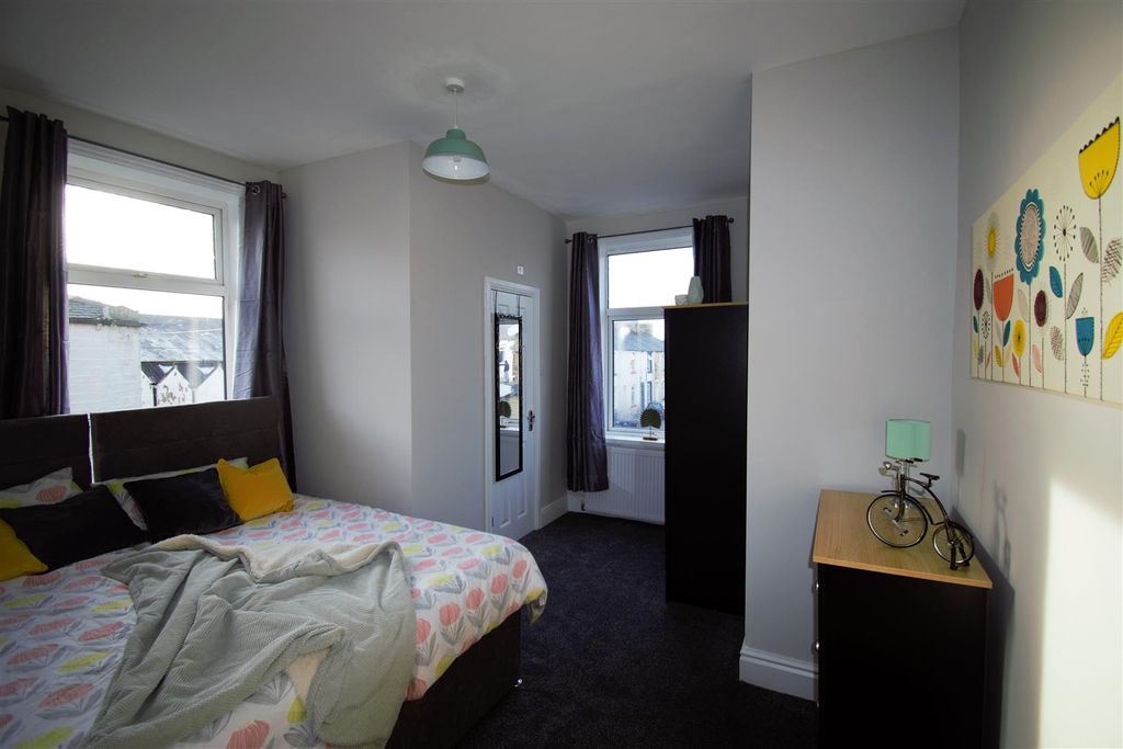 Property photo 1 of 23 Room 2