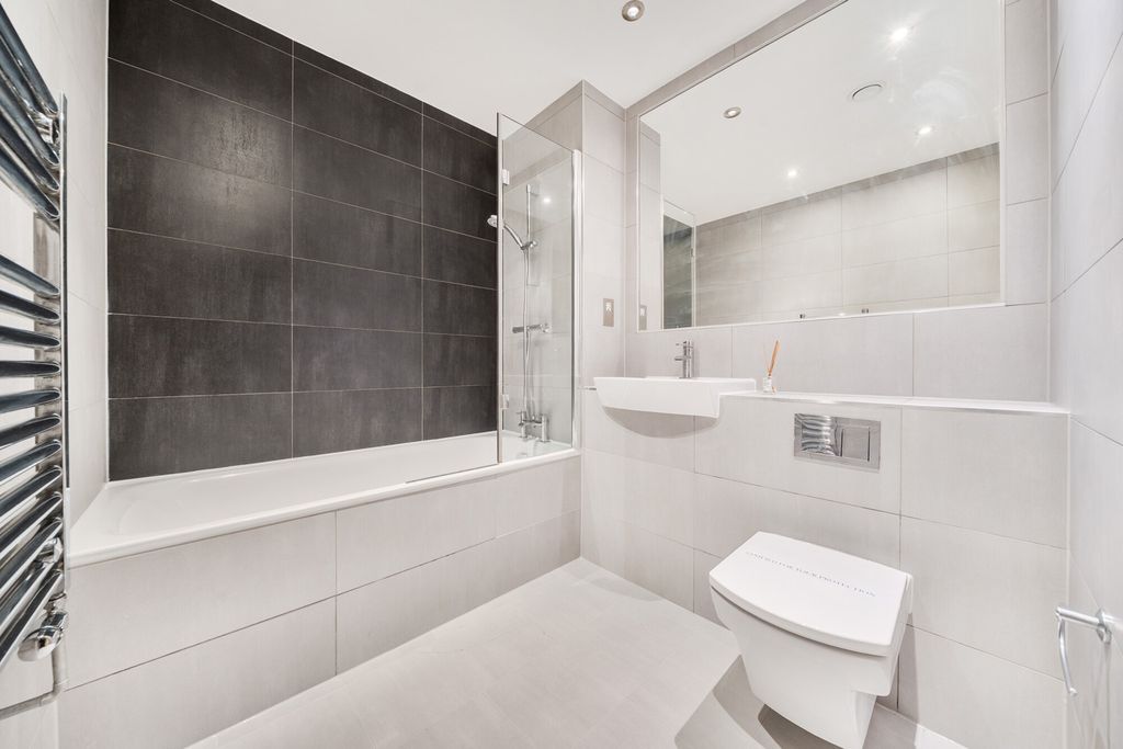 Property photo 3 of 17 1501126-14-6A71c7...