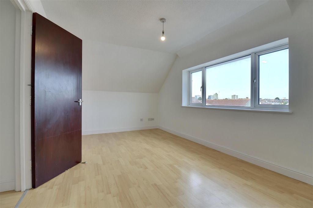 Property photo 3 of 17 227EE439-5C46-4E54-B041-523C792420Be_1_201_A.Jpeg