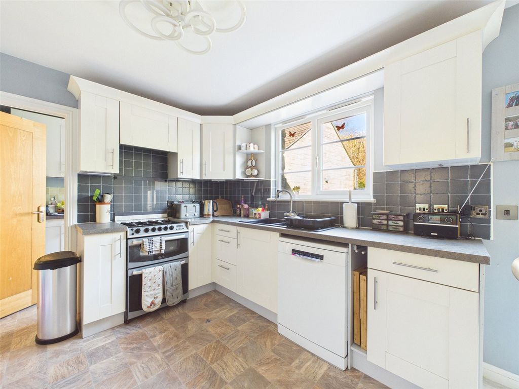 Property photo 3 of 12 Kitchen