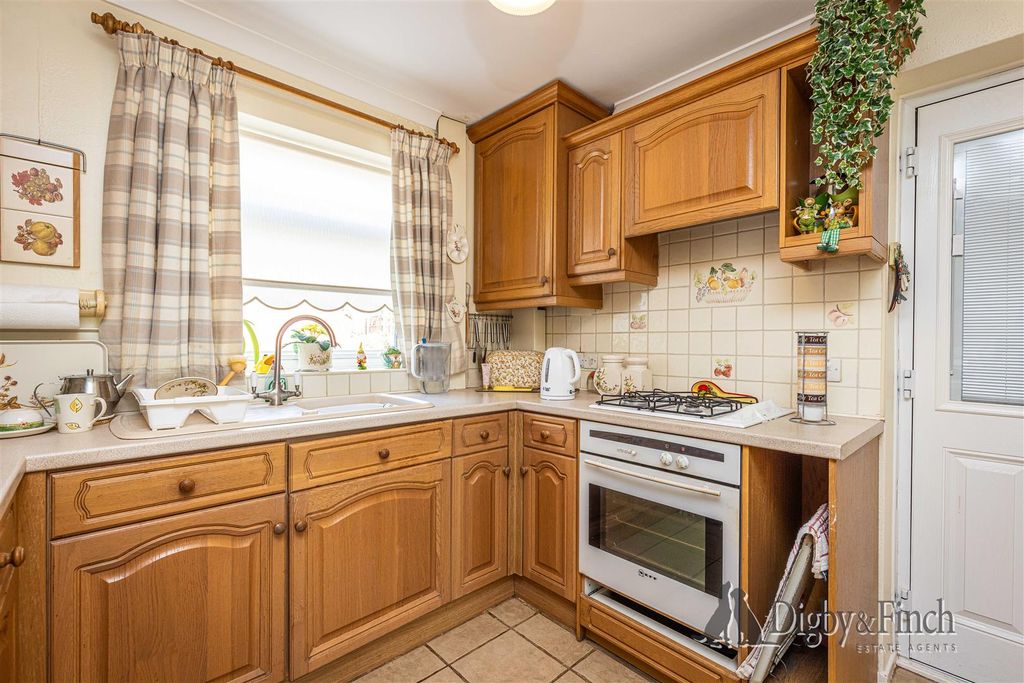 Property photo 3 of 18 Dining Kitchen
