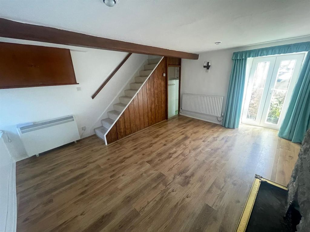 Property photo 3 of 9 1000122863.Jpg
