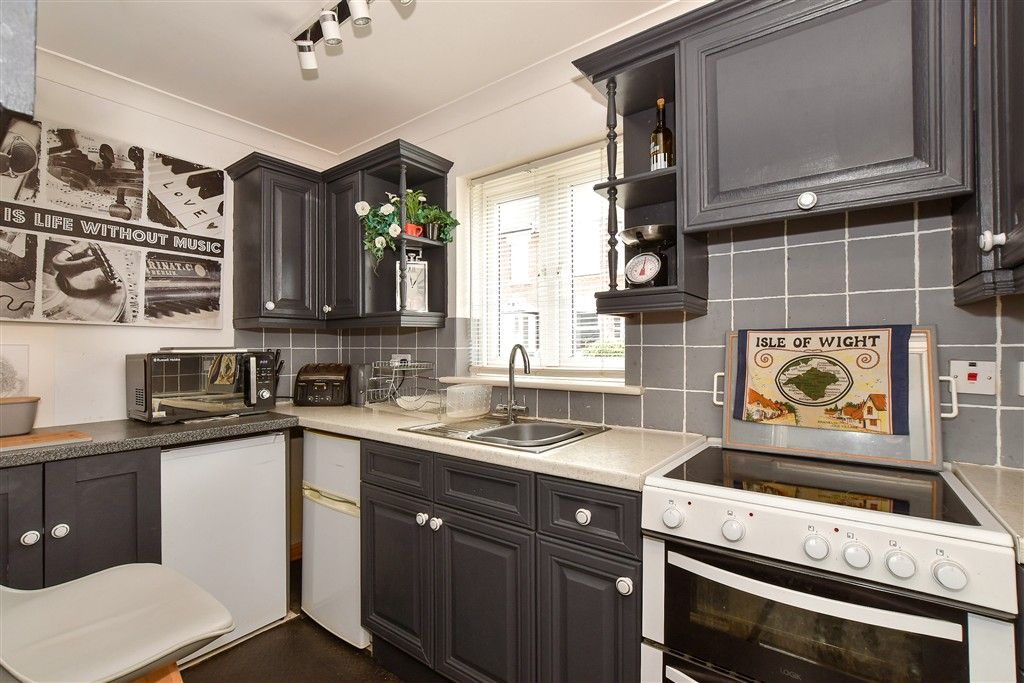 Property photo 3 of 11 Kitchen