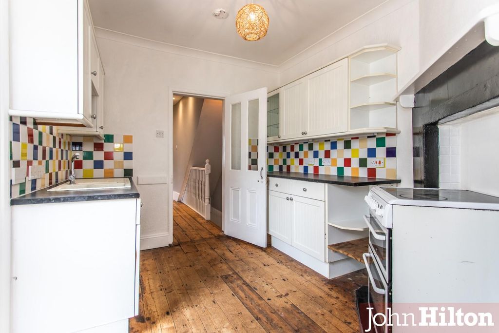 Property photo 3 of 12 West Street24.Jpg