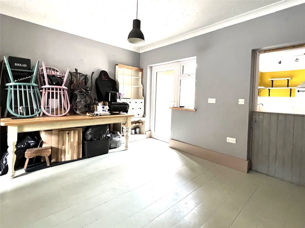 Property photo 2 of 17 Picture No. 27