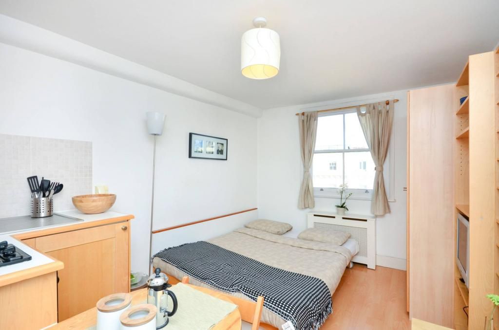 Property photo 1 of 5 Studio To Rent