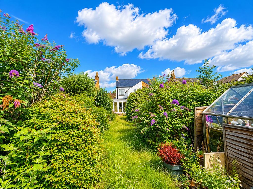 Property photo 2 of 16 444.Png