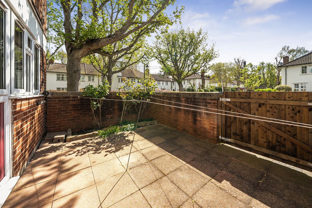 Property photo 2 of 19 Garden