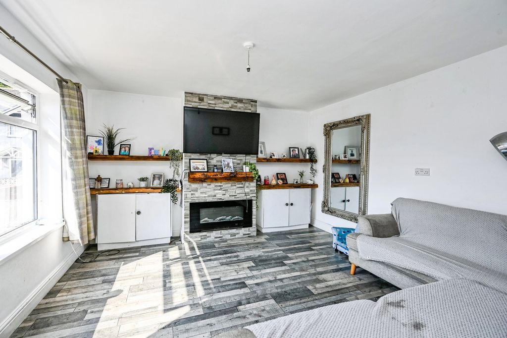 Property photo 3 of 12 Pbox-Img.Jpg