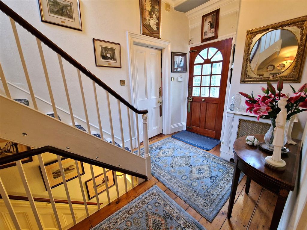 Property photo 3 of 28 Entrance Hall.Jpg