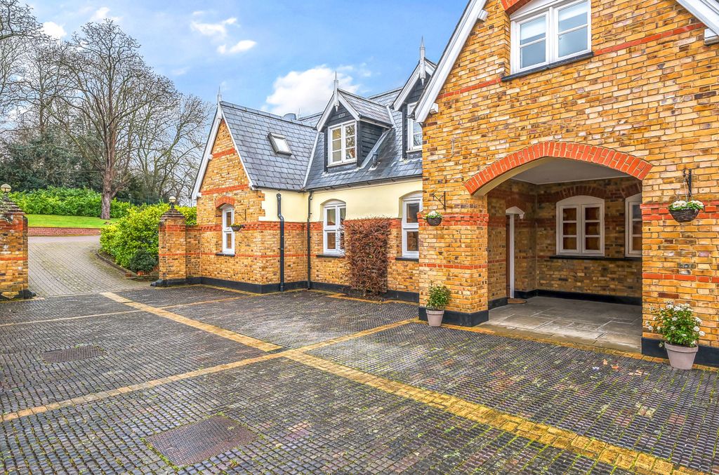 Property photo 1 of 11 Exterior