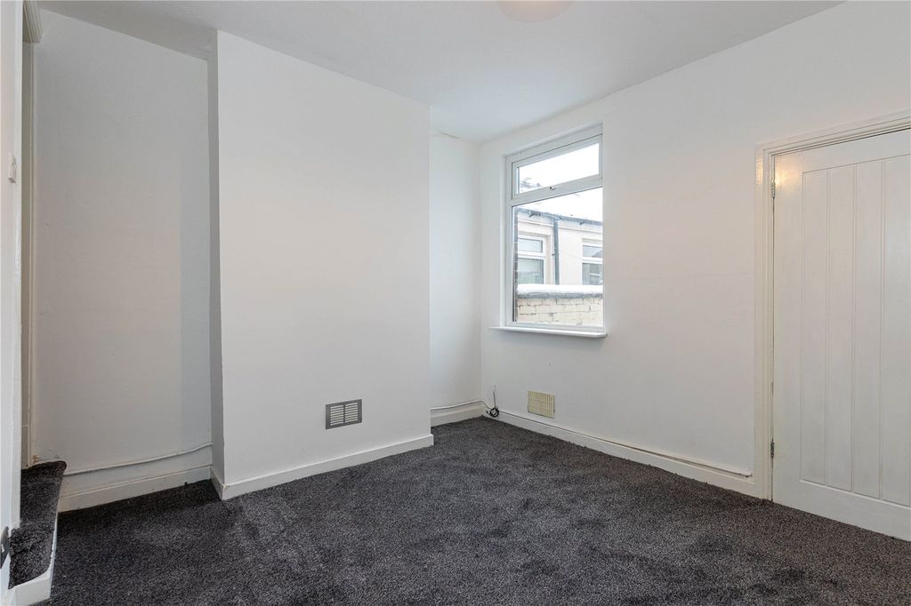 Property photo 3 of 8 Dining Room