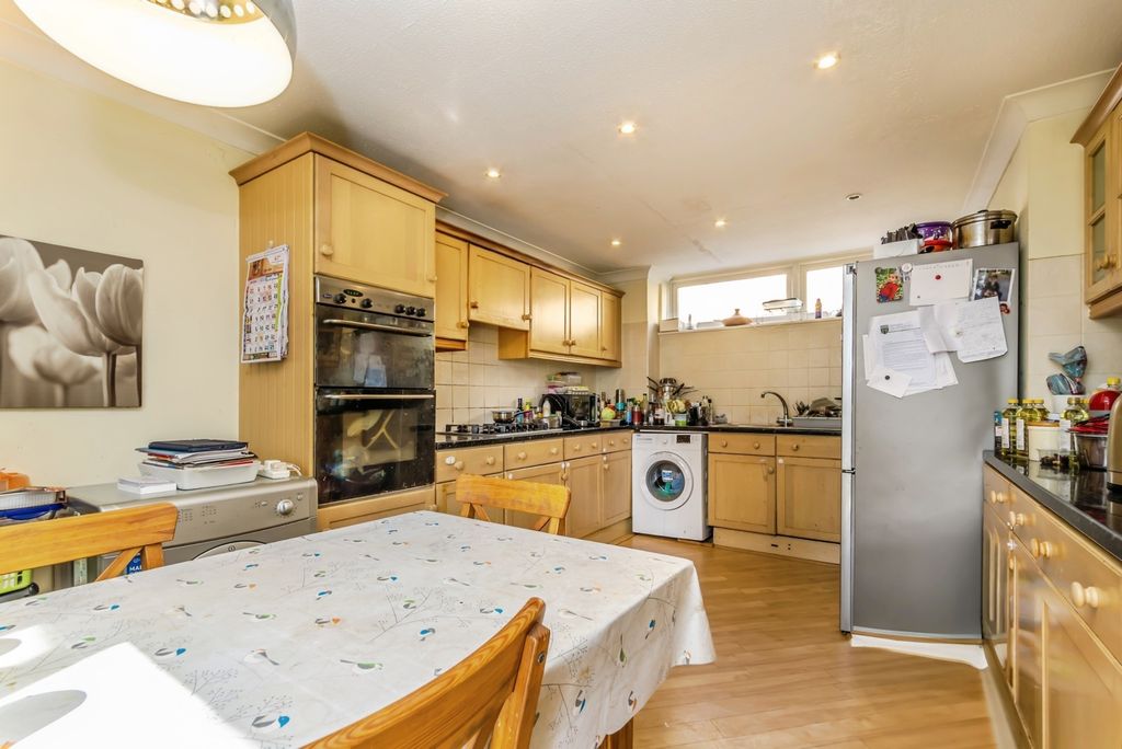Property photo 2 of 17 Kitchen