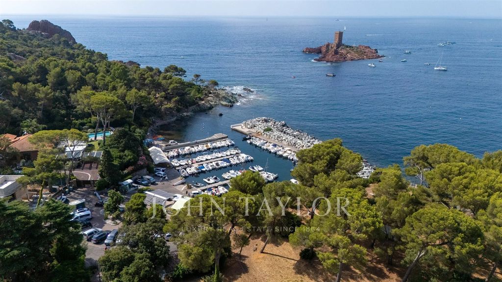 Property photo 1 of 3 Exceptional Land 1 Hectare Sea View