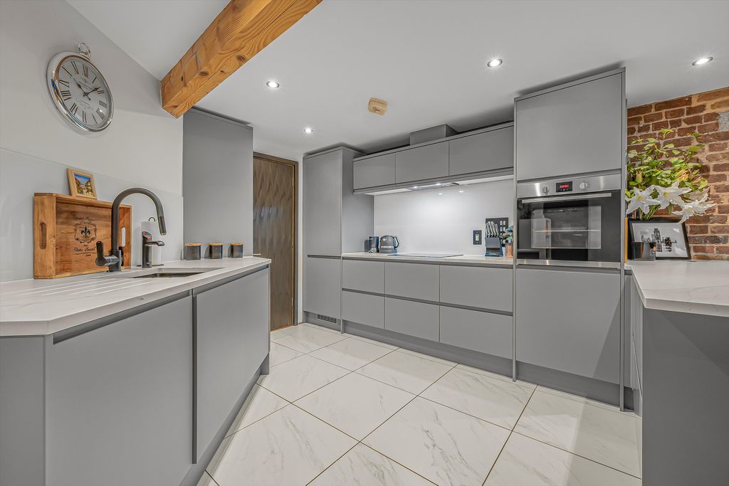 Property photo 3 of 11 Image