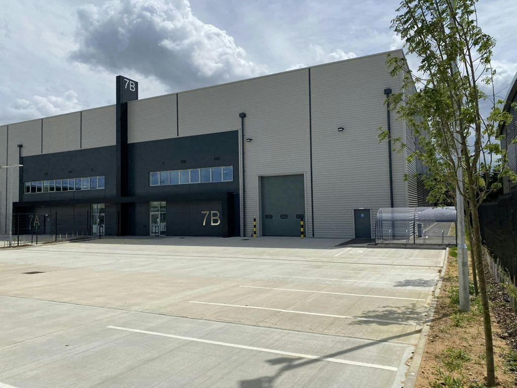 Property photo 1 of 7 7B The Quad Butterfield Luton Warehouse External To Let