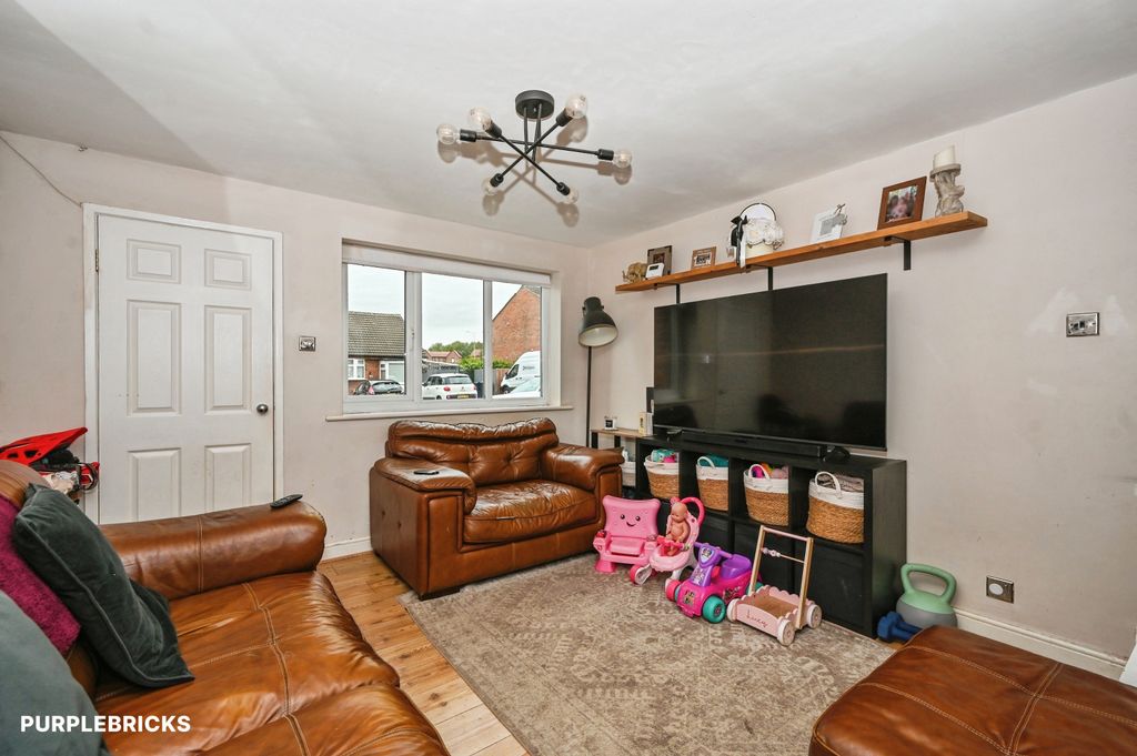 Property photo 2 of 17