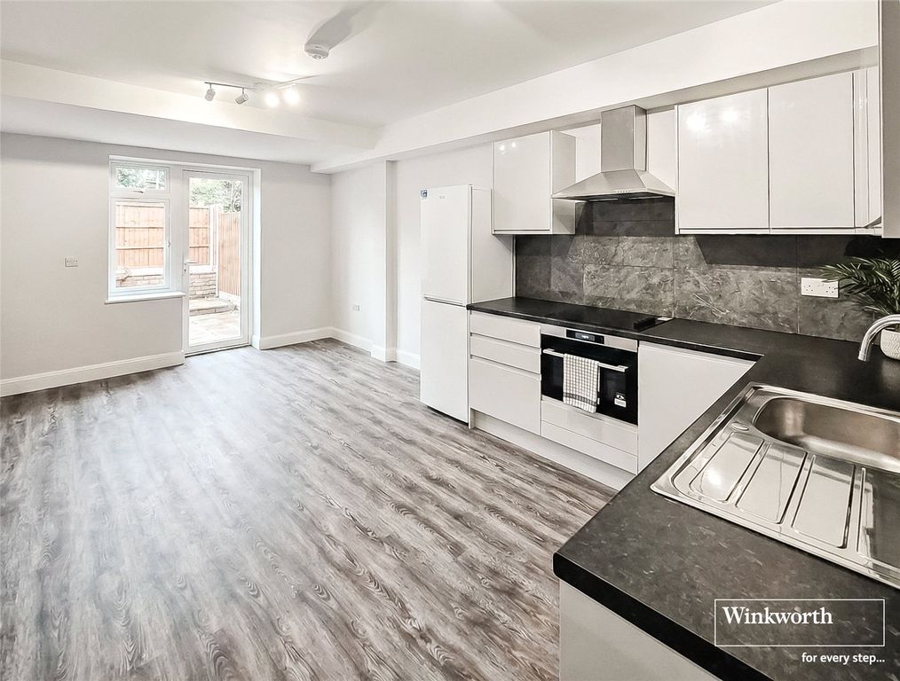 Property photo 1 of 5 Kitchen/Lounge