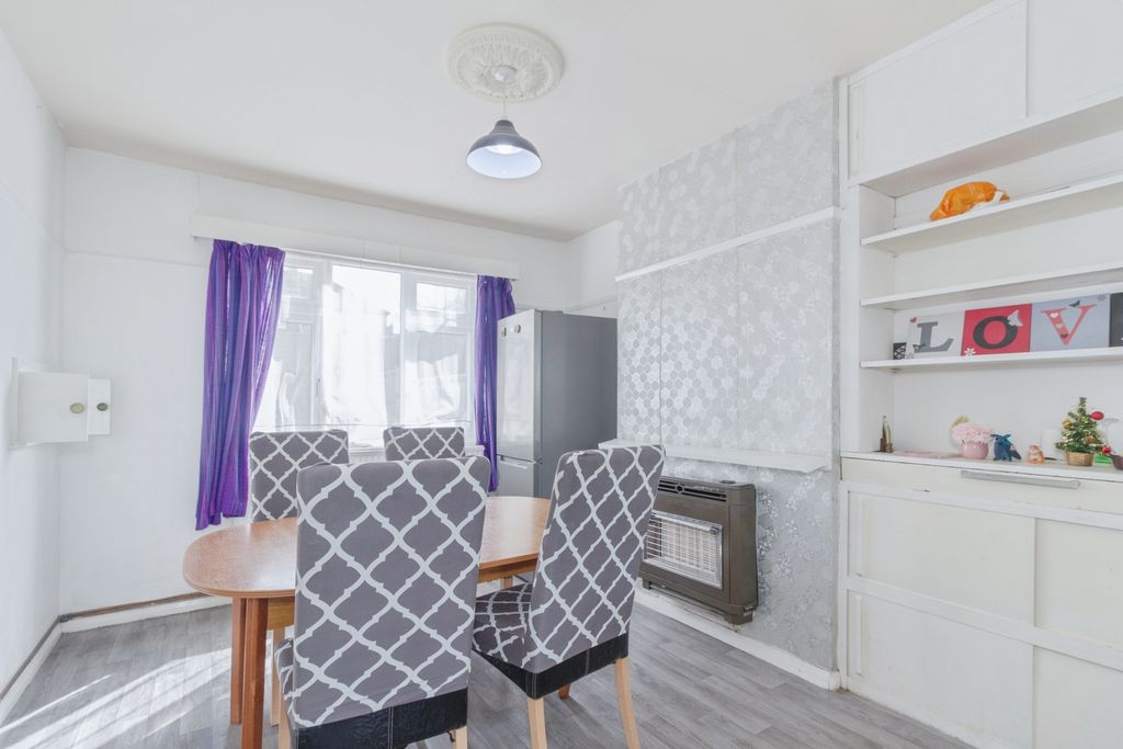 Property photo 2 of 15 Living / Dining Room