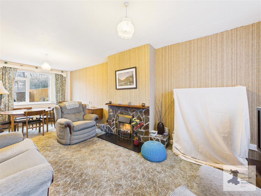 Property photo 2 of 30 Lounge/Diner