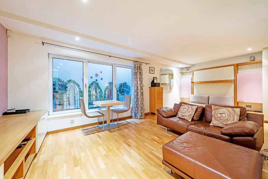 Property photo 3 of 10