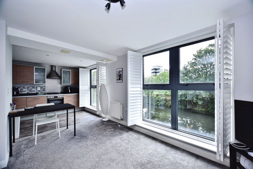 Property photo 1 of 14 Kitchen/Lounge