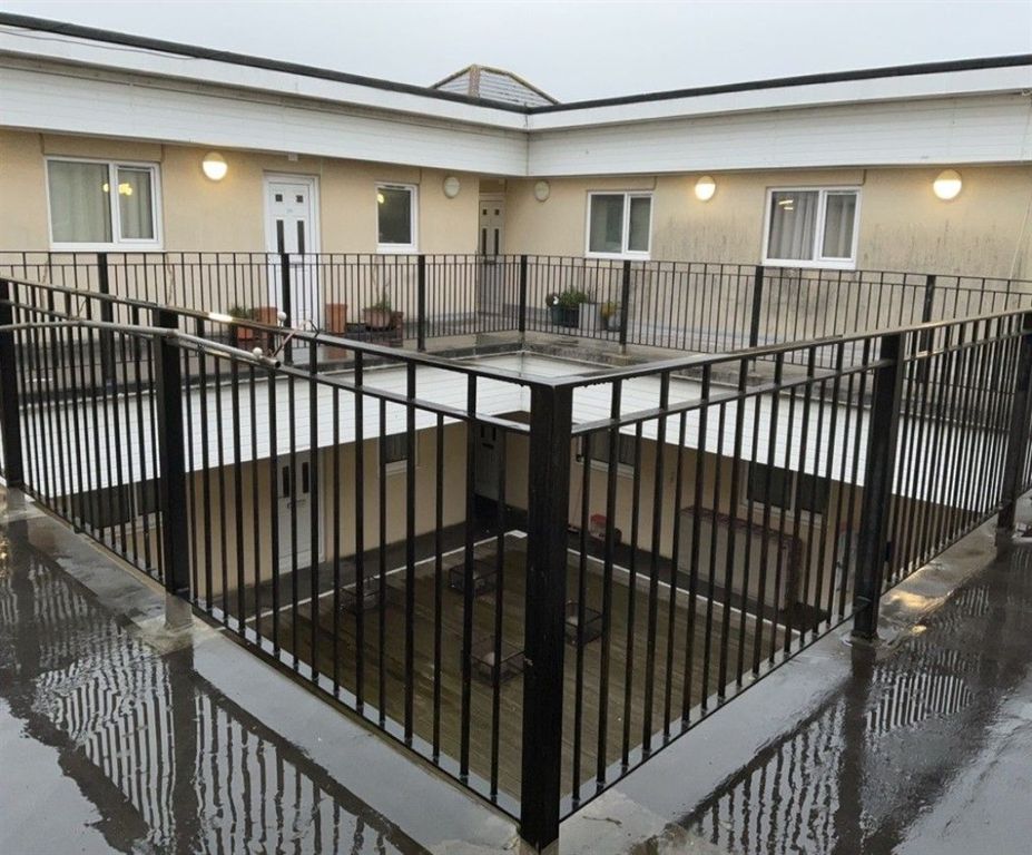 Property photo 1 of 8 Balcony