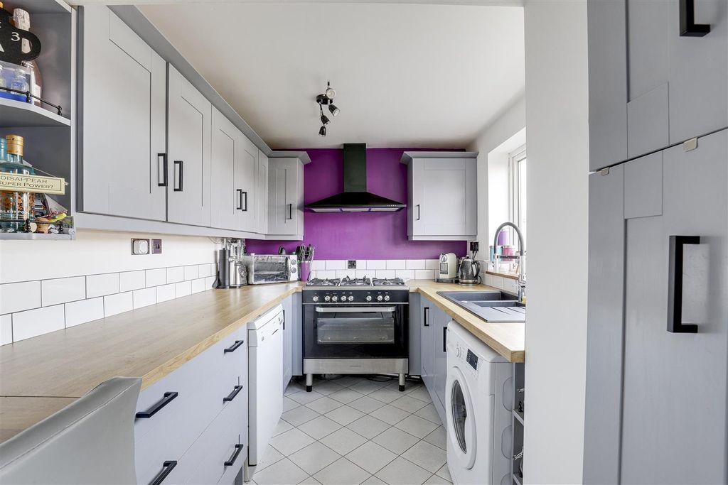 Property photo 3 of 21 28643.Jpg