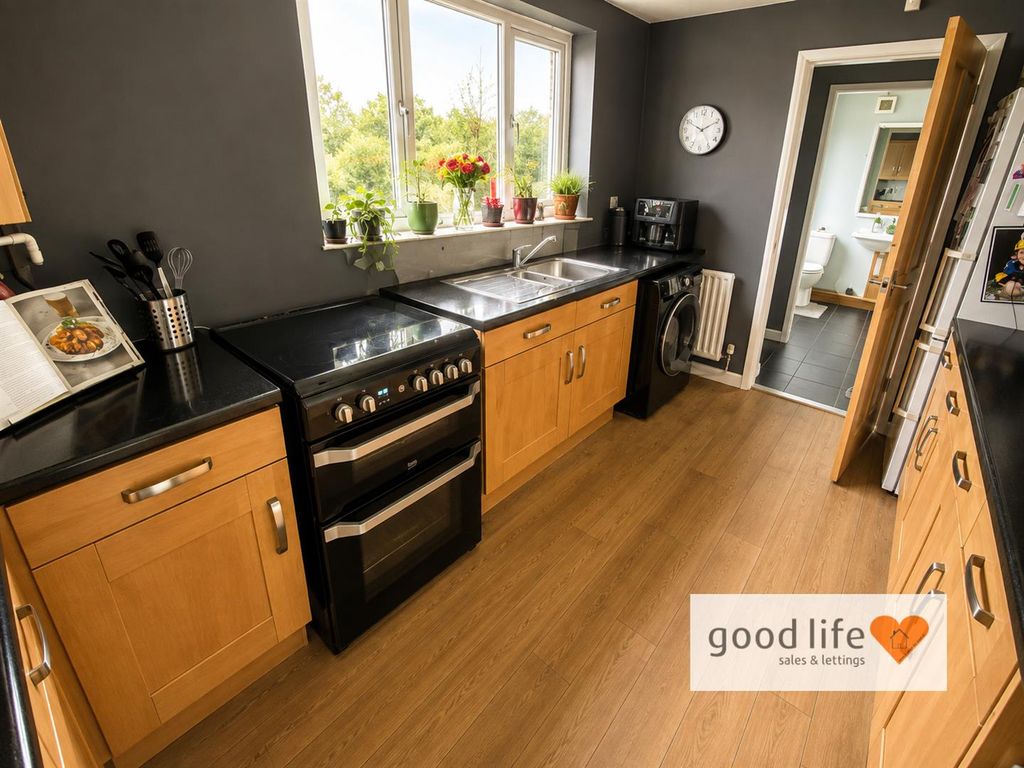 Property photo 3 of 12 20260819_074412411_Ios110 Hastings Street.Jpg
