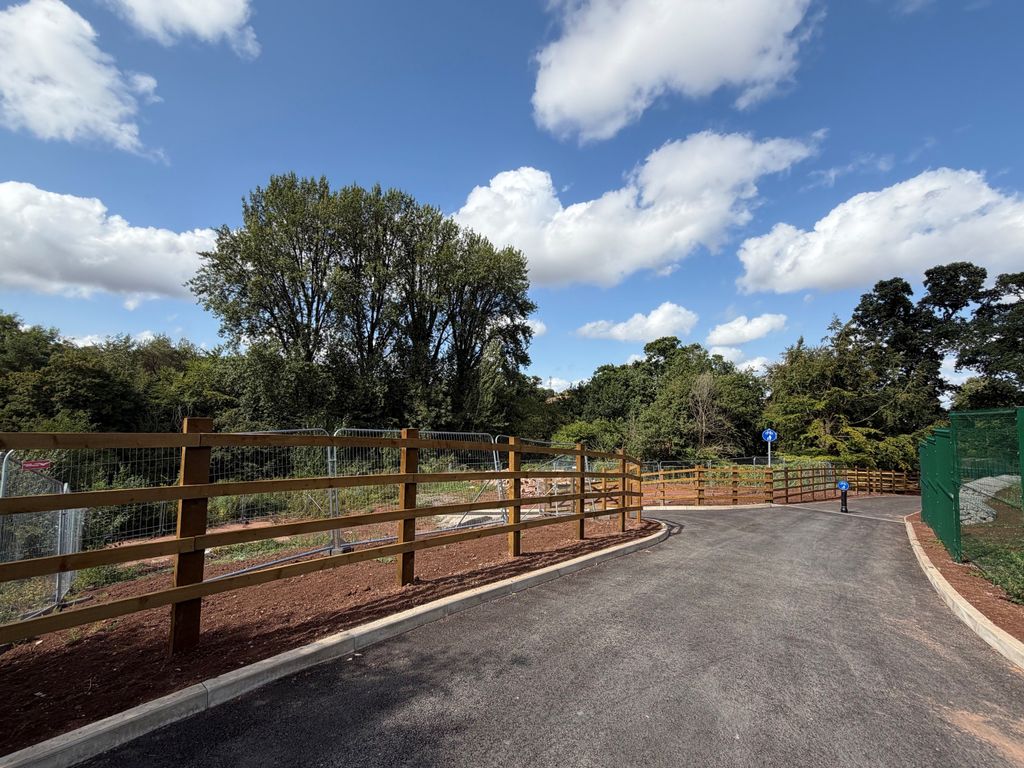 Property photo 2 of 7 New Footpath