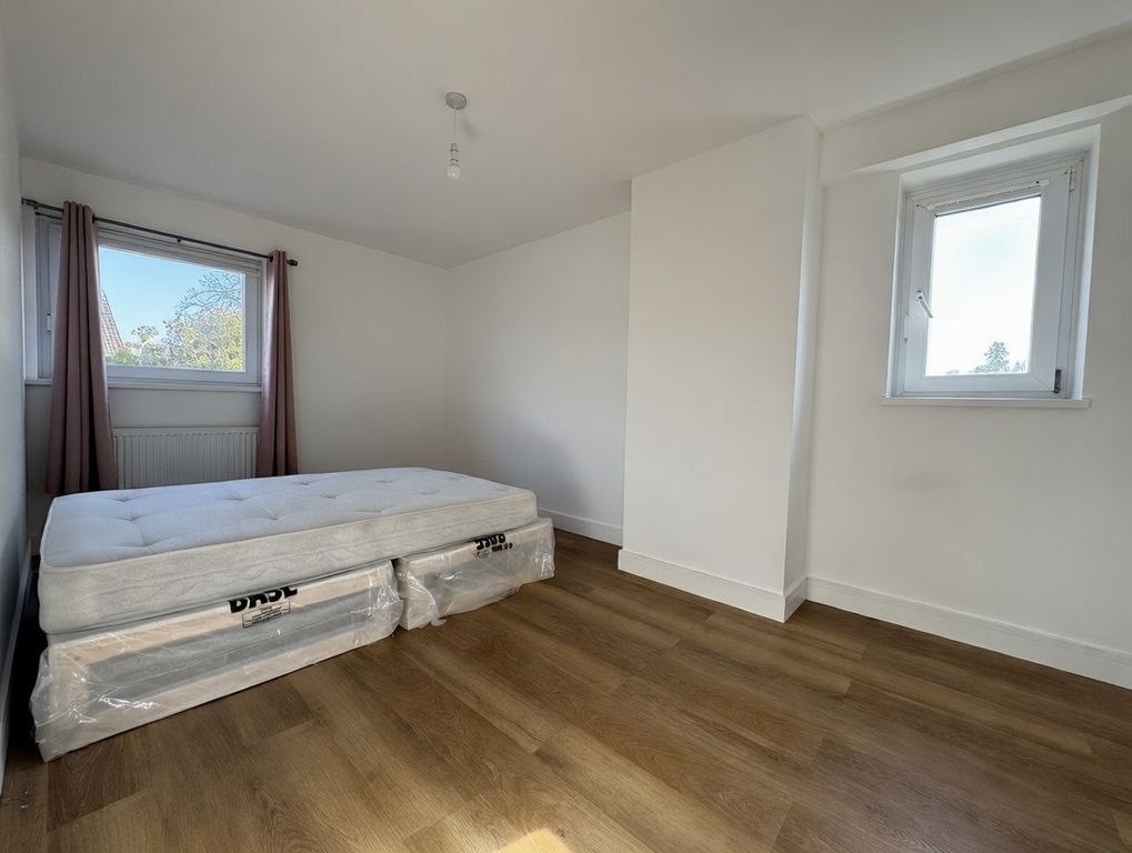 Property photo 3 of 9 Photo 5