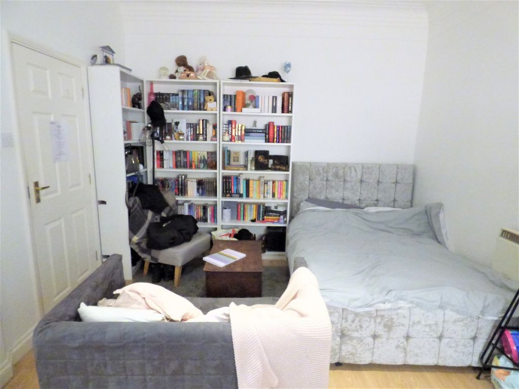 Property photo 2 of 5 Room