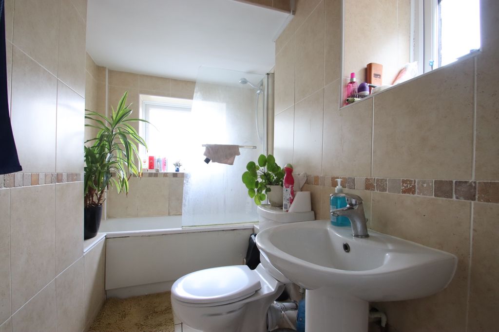 Property photo 3 of 7 Bathroom