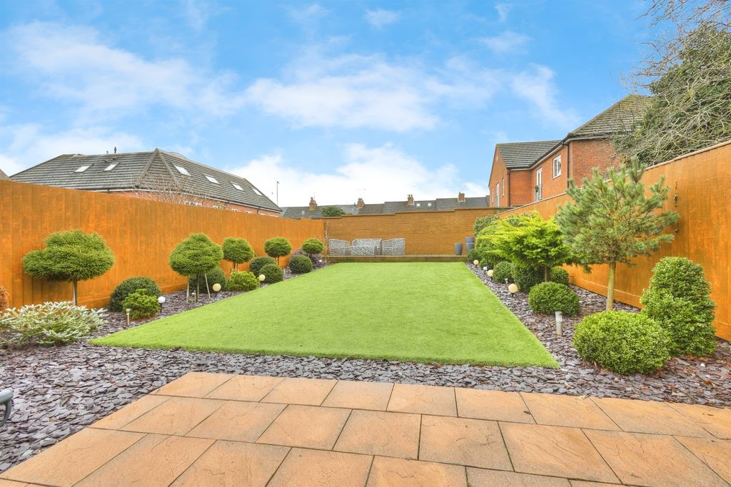 Property photo 2 of 20