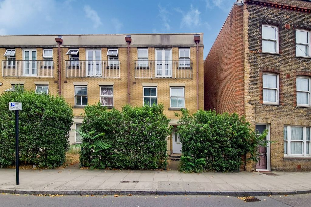 Property photo 3 of 17