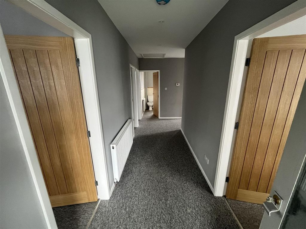 Property photo 2 of 9 Entrance