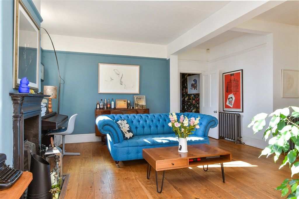 Property photo 3 of 29 Lounge,