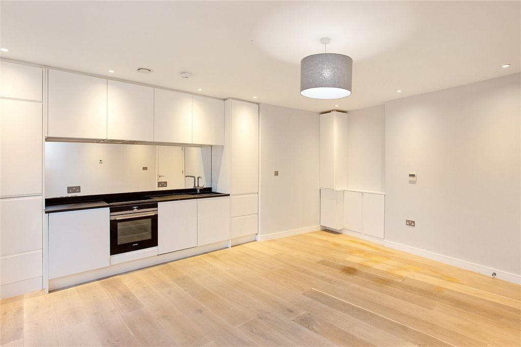 Property photo 2 of 7 Kitchen