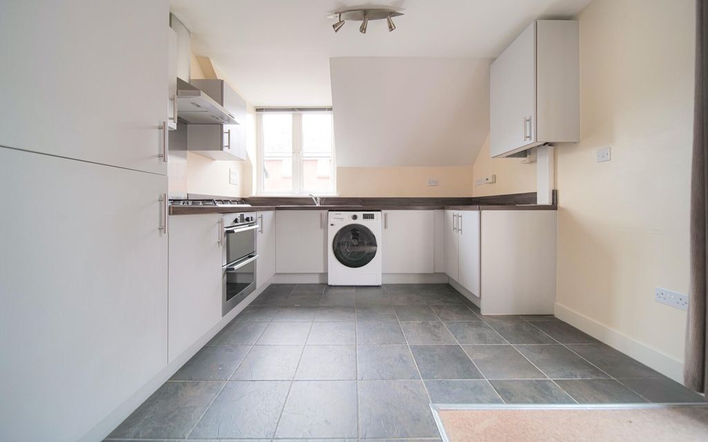 Property photo 2 of 10 Kitchen