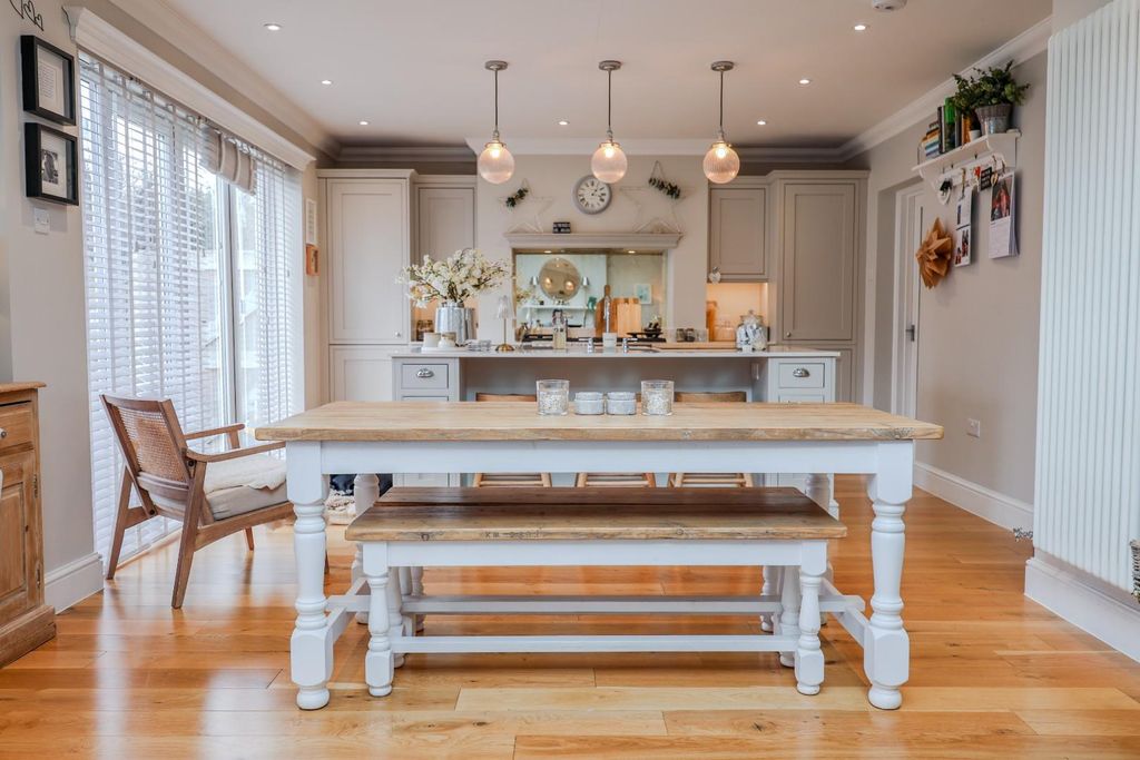 Property photo 3 of 39