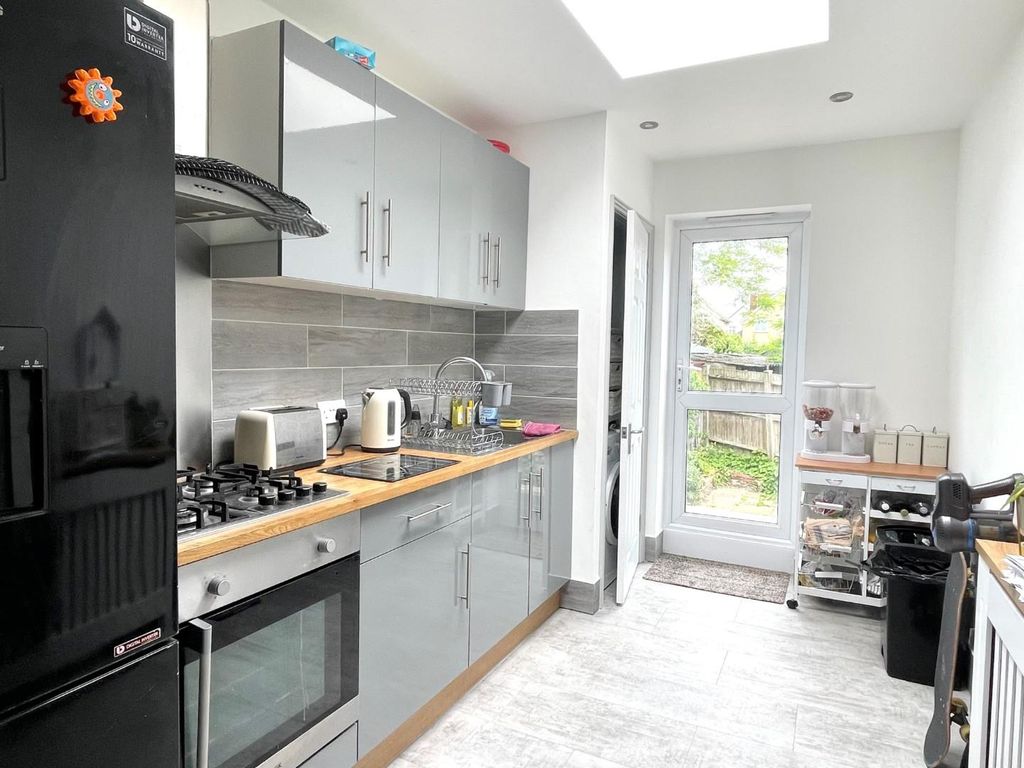 Property photo 3 of 8 Kitchen.Jpg