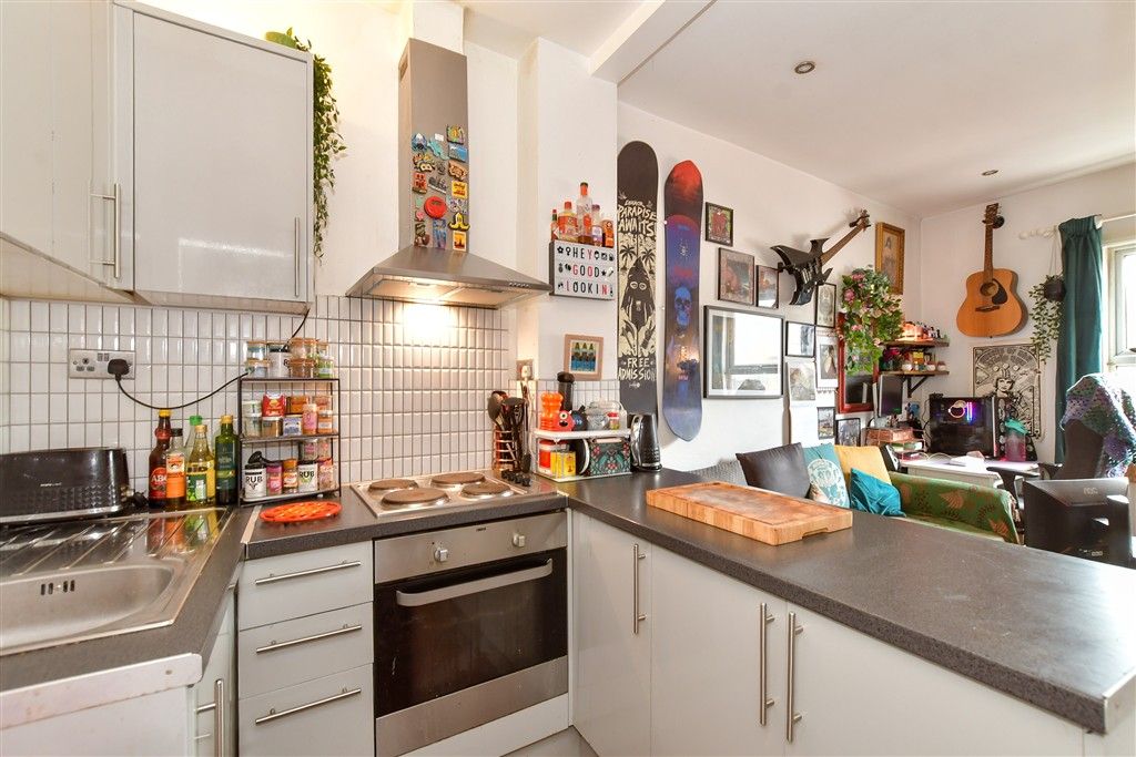 Property photo 2 of 6 Kitchen